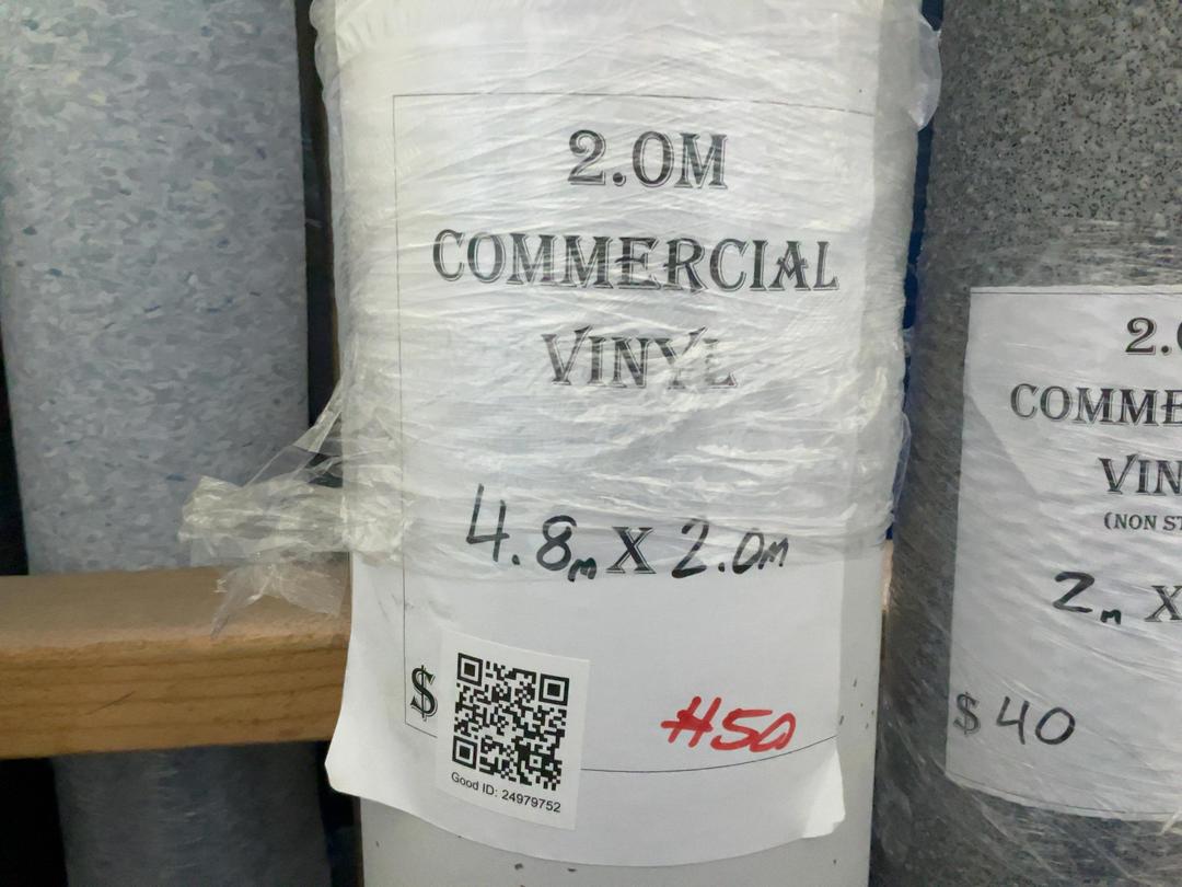 Photo '3' of Light Grey flecked commercial vinyl Photo '3' of Light Grey flecked commercial vinyl