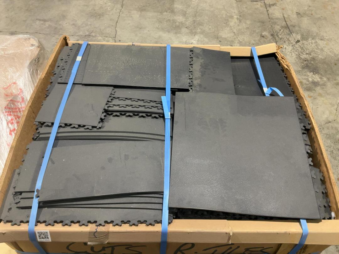 Photo '3' of Large box of Rubber Tiles offcut