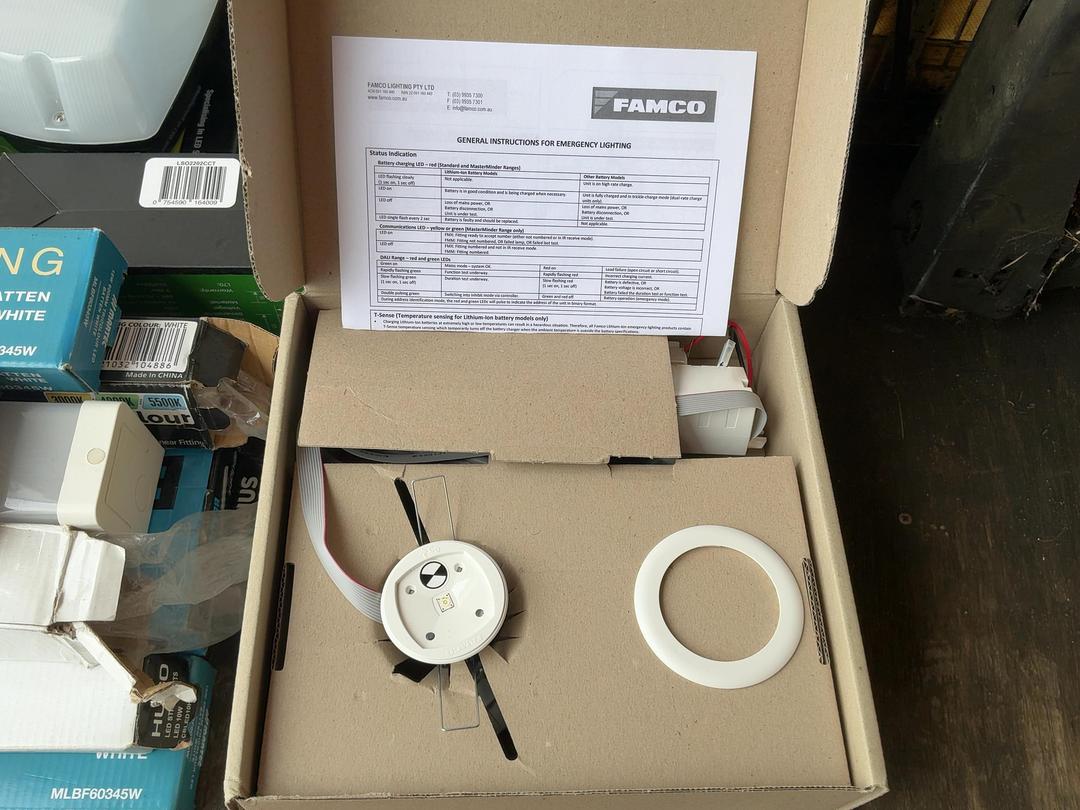 Photo '5' of Bulk lot of Assorted Lights (Varying Brands) Photo '5' of Bulk lot of Assorted Lights (Varying Brands)