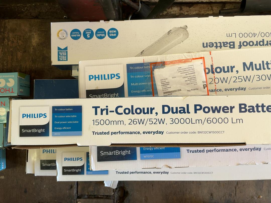 Photo '3' of Bulk lot of Philips Battens Photo '3' of Bulk lot of Philips Battens