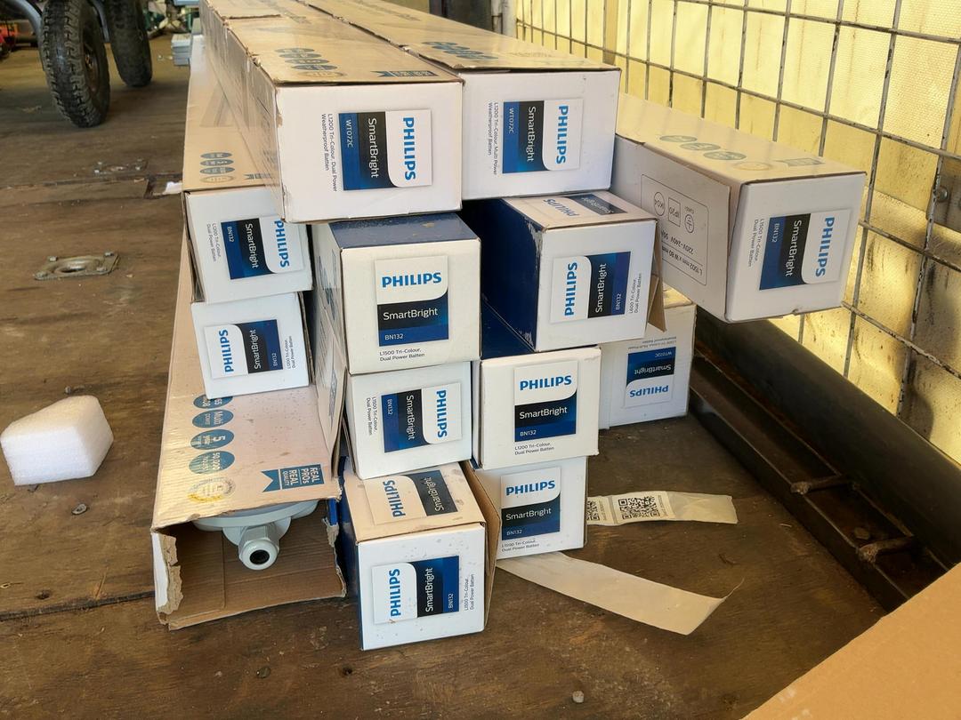 Photo '5' of Bulk lot of Philips Battens Photo '5' of Bulk lot of Philips Battens