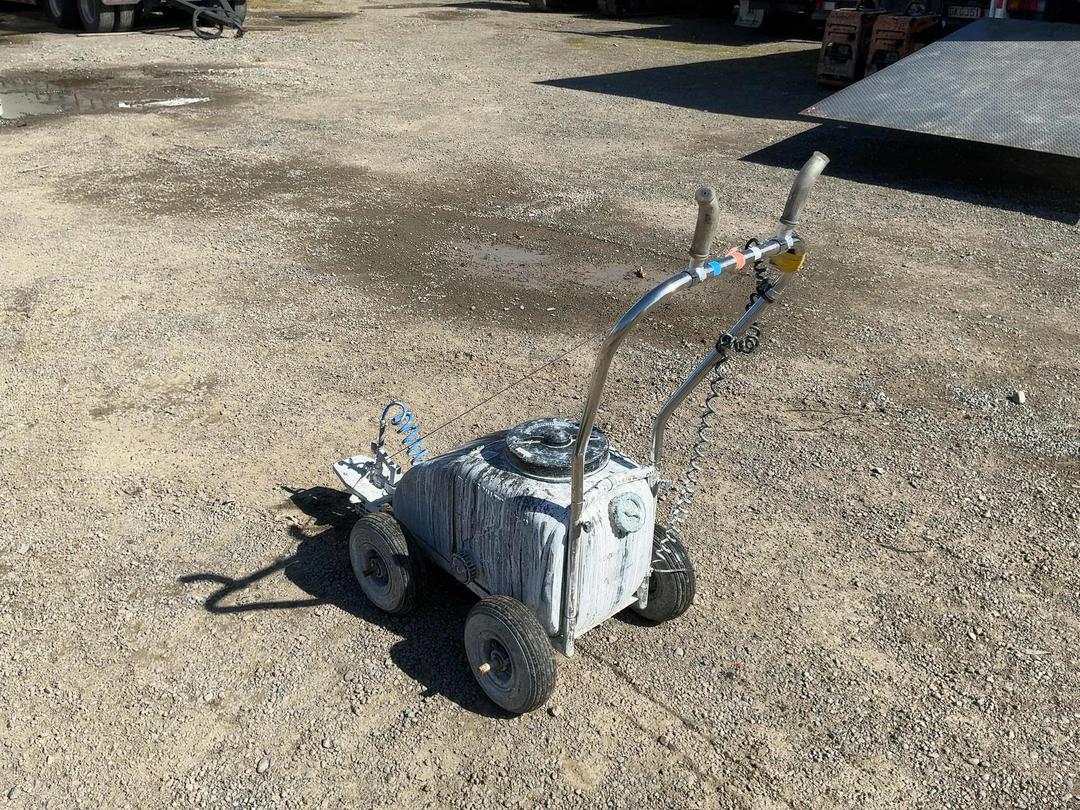 Photo '4' of Line Marking Sprayer Photo '4' of Line Marking Sprayer