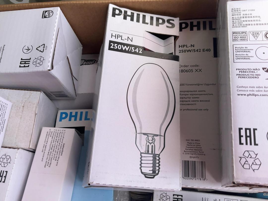 Photo '7' of Lightbulbs Mixed Bulk Lot Photo '7' of Lightbulbs Mixed Bulk Lot