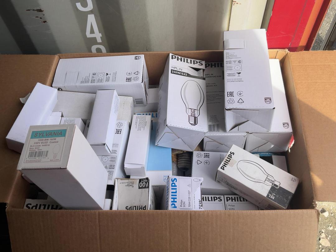 Photo '8' of Lightbulbs Mixed Bulk Lot Photo '8' of Lightbulbs Mixed Bulk Lot