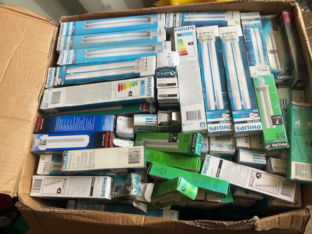 Photo '9' of Lightbulbs Mixed Bulk Lot Photo '9' of Lightbulbs Mixed Bulk Lot