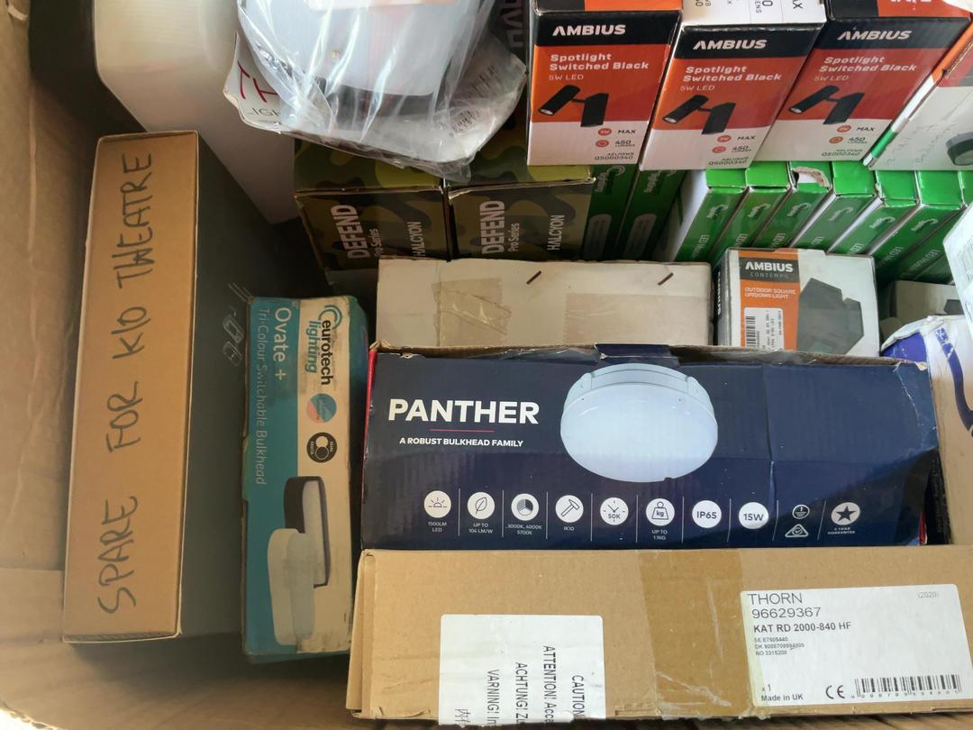 Photo '4' of Lights Mixed Bulk Lot 1 Box Photo '4' of Lights Mixed Bulk Lot 1 Box