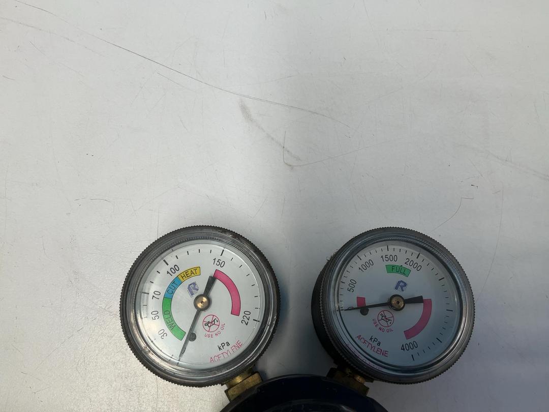 Photo '3' of 2x Gauges - 1x Oxygen BOC 8000 and 1x Acetylene BOC 8000 Photo '3' of 2x Gauges - 1x Oxygen BOC 8000 and 1x Acetylene BOC 8000