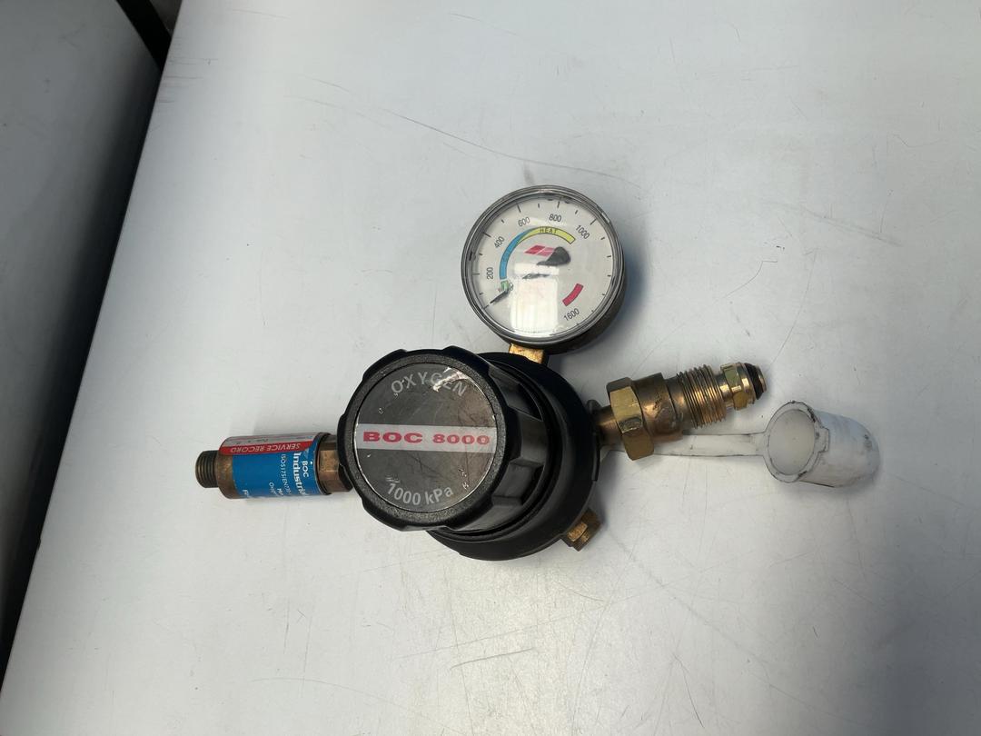 Photo '2' of 2x Gauges - 1x Oxygen BOC 8000 and 1x Acetylene BOC 8000 Photo '2' of 2x Gauges - 1x Oxygen BOC 8000 and 1x Acetylene BOC 8000