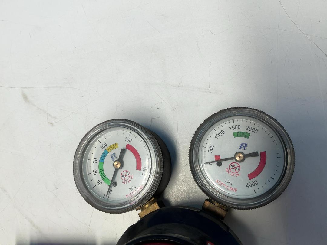 Photo '11' of 2x Gauges - 1x Oxygen BOC 8000 and 1x Acetylene BOC 8000 Photo '11' of 2x Gauges - 1x Oxygen BOC 8000 and 1x Acetylene BOC 8000