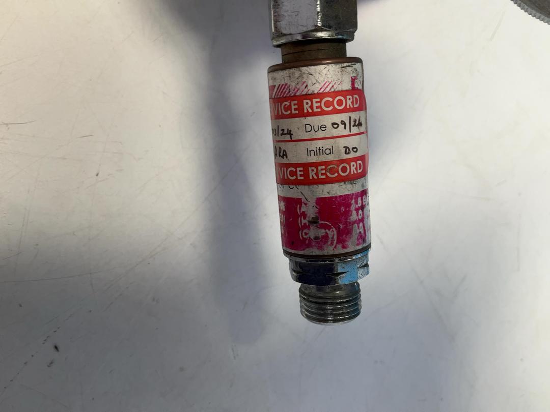 Photo '16' of 2x Gauges - 1x Oxygen BOC 8000 and 1x Acetylene BOC 8000 Photo '16' of 2x Gauges - 1x Oxygen BOC 8000 and 1x Acetylene BOC 8000