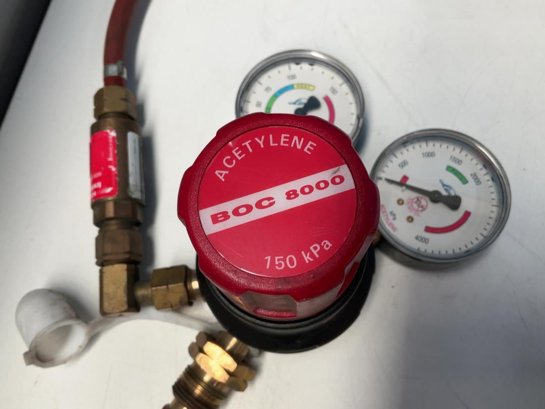 Photo '4' of 2x Gauges - 1x Oxygen 1x Acetylene and Hoses Photo '4' of 2x Gauges - 1x Oxygen 1x Acetylene and Hoses