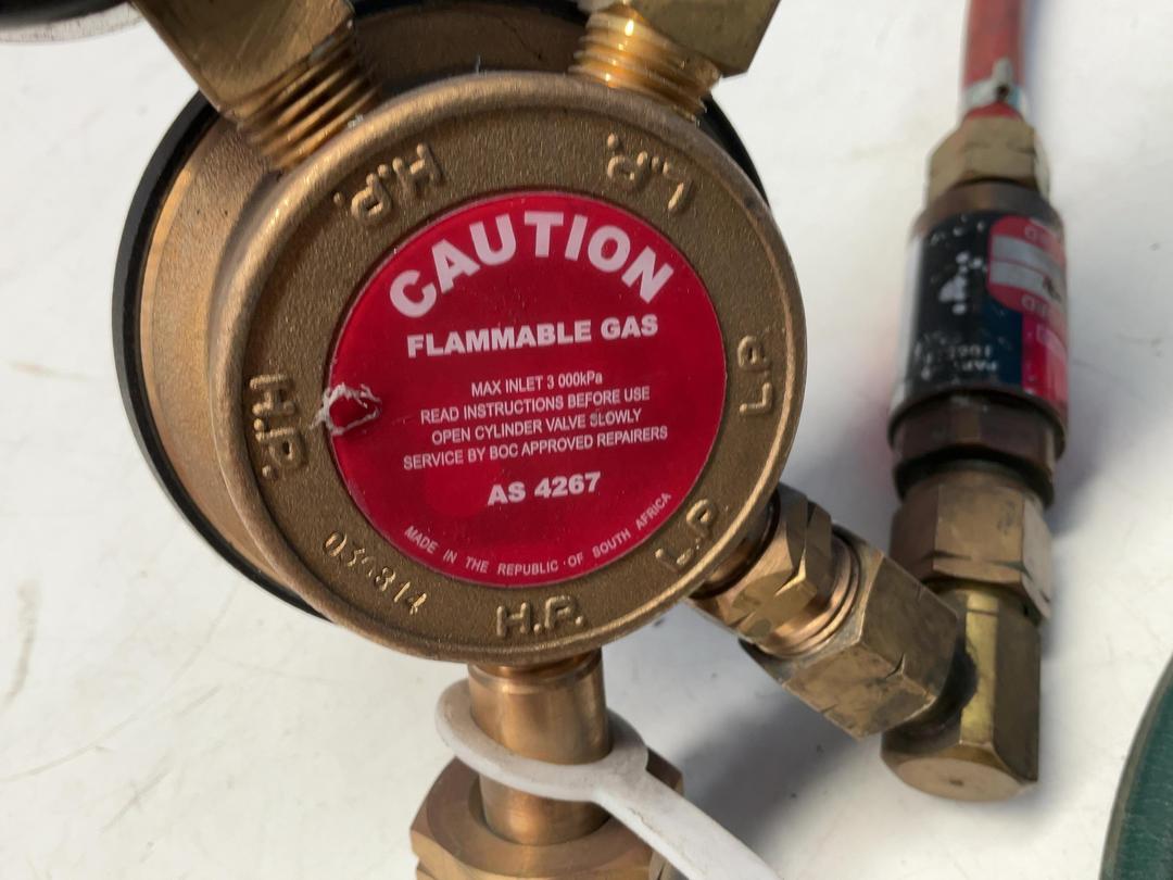 Photo '13' of 2x Gauges - 1x Oxygen 1x Acetylene and Hoses Photo '13' of 2x Gauges - 1x Oxygen 1x Acetylene and Hoses