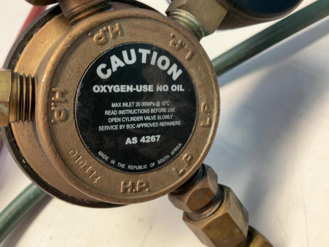 Photo '14' of 2x Gauges - 1x Oxygen 1x Acetylene and Hoses Photo '14' of 2x Gauges - 1x Oxygen 1x Acetylene and Hoses
