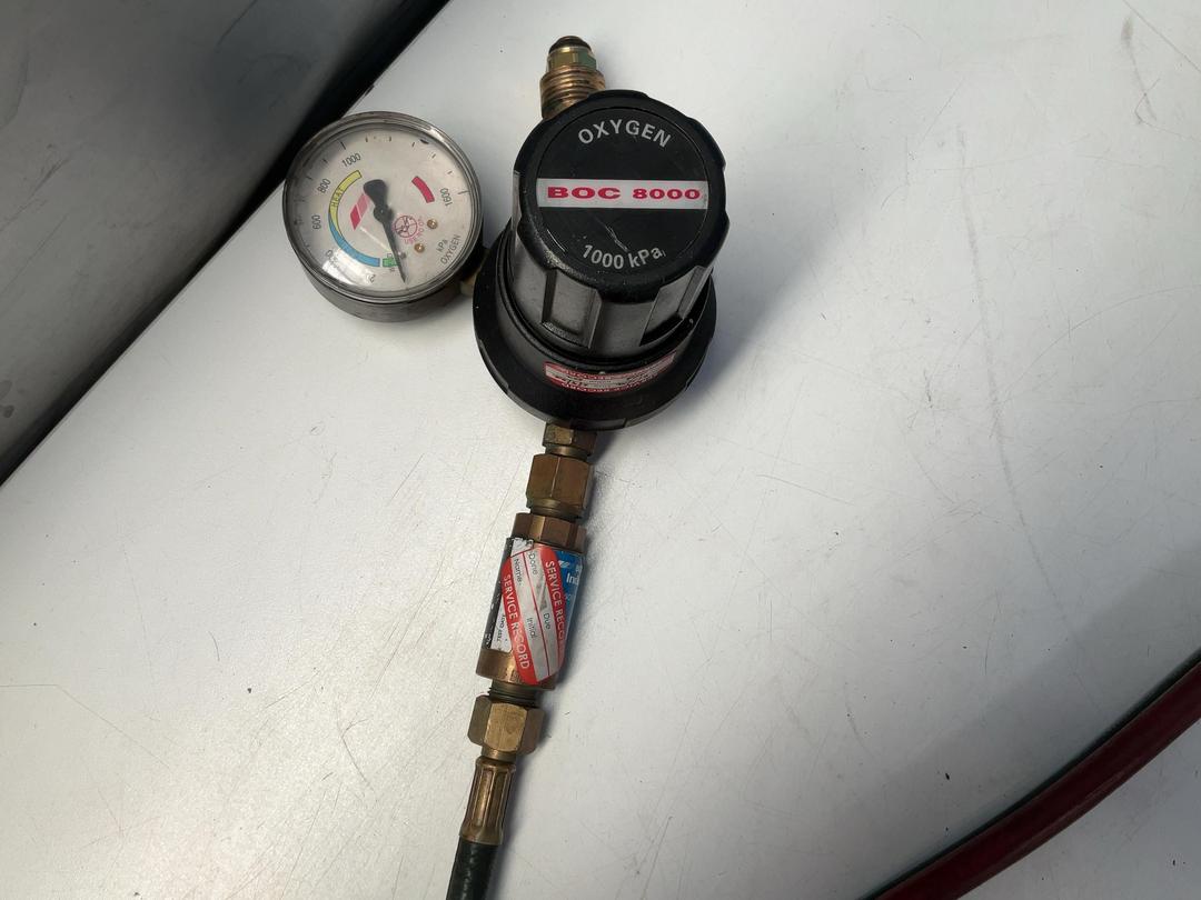 Photo '2' of 2x Gauges - 1x Oxygen 1x Acetylene and Hoses Photo '2' of 2x Gauges - 1x Oxygen 1x Acetylene and Hoses
