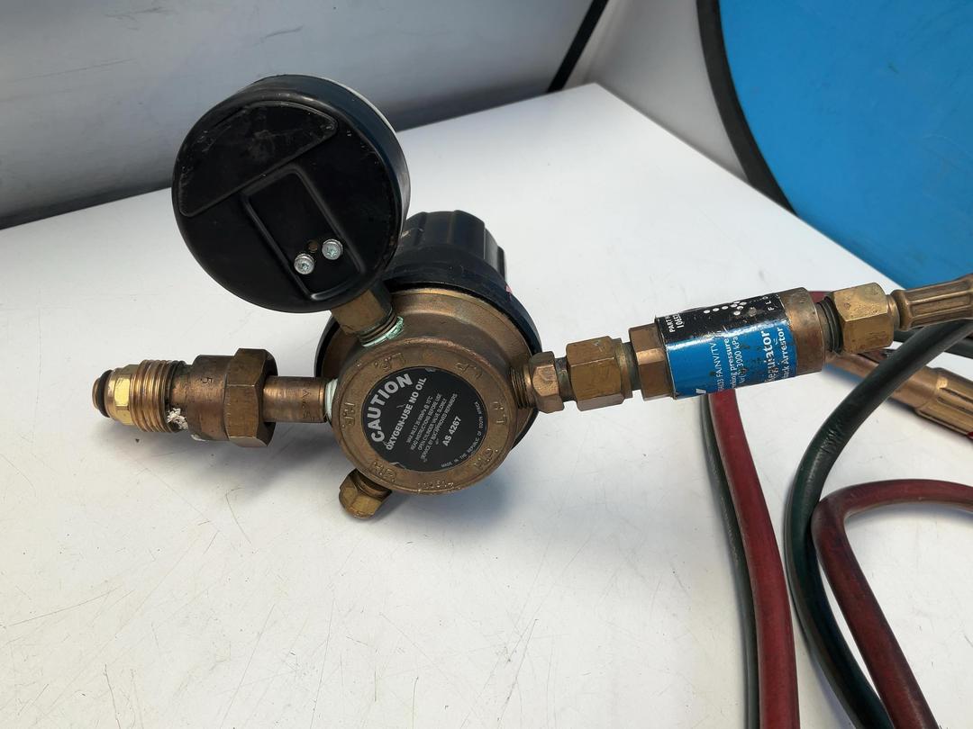 Photo '7' of 2x Gauges - 1x Oxygen 1x Acetylene and Hoses Photo '7' of 2x Gauges - 1x Oxygen 1x Acetylene and Hoses