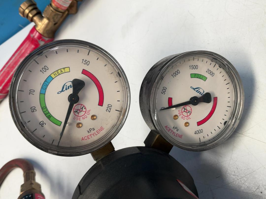 Photo '10' of 2x Gauges - 1x Oxygen 1x Acetylene and Hoses Photo '10' of 2x Gauges - 1x Oxygen 1x Acetylene and Hoses