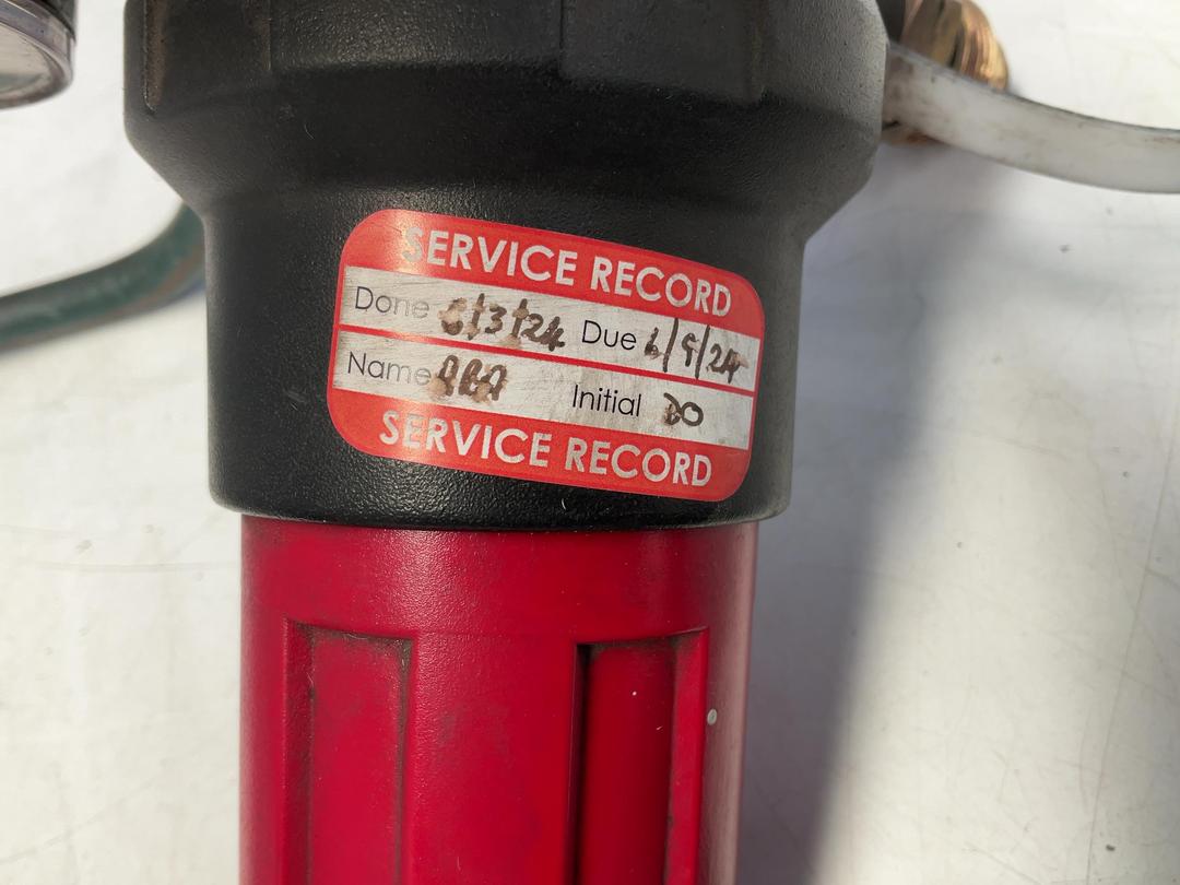 Photo '13' of 2x Gauges - 1x Oxygen 1x Acetylene and Hoses Photo '13' of 2x Gauges - 1x Oxygen 1x Acetylene and Hoses