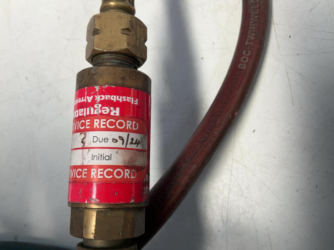 Photo '14' of 2x Gauges - 1x Oxygen 1x Acetylene and Hoses Photo '14' of 2x Gauges - 1x Oxygen 1x Acetylene and Hoses