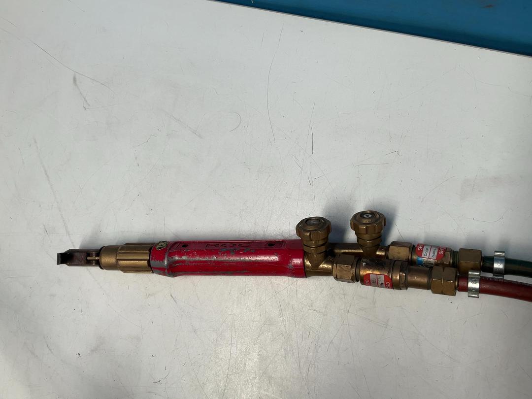 Photo '18' of 2x Gauges - 1x Oxygen 1x Acetylene and Hoses Photo '18' of 2x Gauges - 1x Oxygen 1x Acetylene and Hoses