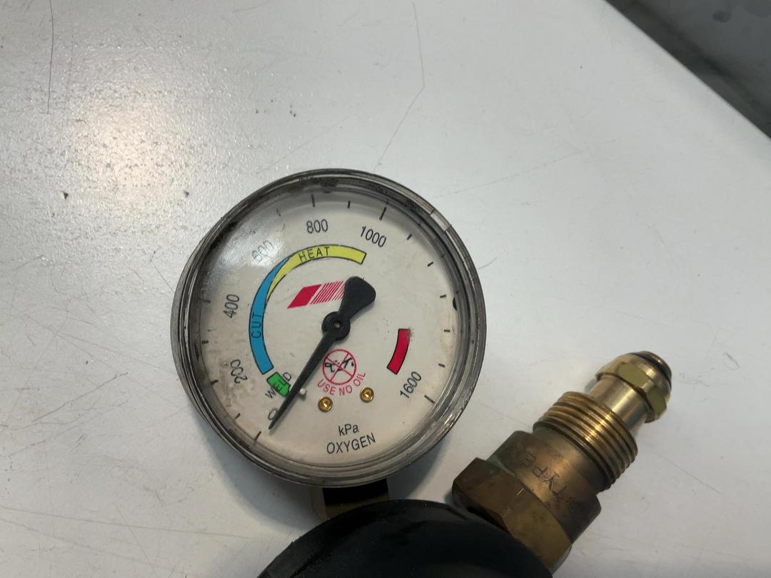 Photo '3' of 2x Gauges - 1x Oxygen and 1x Acetylene and Hoses Photo '3' of 2x Gauges - 1x Oxygen and 1x Acetylene and Hoses