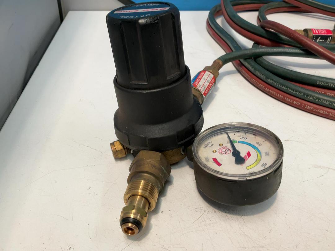 Photo '5' of 2x Gauges - 1x Oxygen and 1x Acetylene and Hoses Photo '5' of 2x Gauges - 1x Oxygen and 1x Acetylene and Hoses