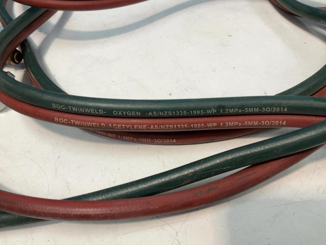 Photo '16' of 2x Gauges - 1x Oxygen and 1x Acetylene and Hoses Photo '16' of 2x Gauges - 1x Oxygen and 1x Acetylene and Hoses