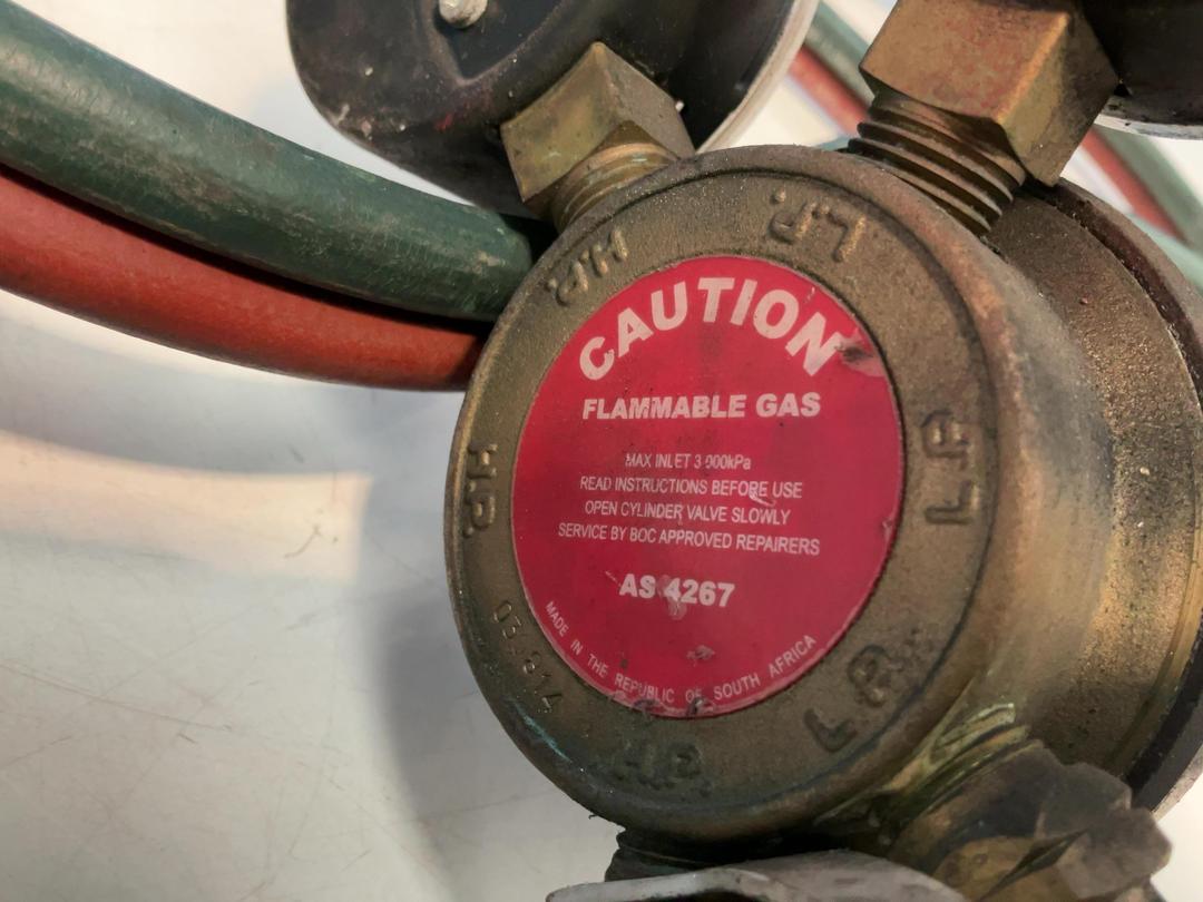 Photo '13' of 2x Gauges - 1x Oxygen and 1x Acetylene and Hoses Photo '13' of 2x Gauges - 1x Oxygen and 1x Acetylene and Hoses