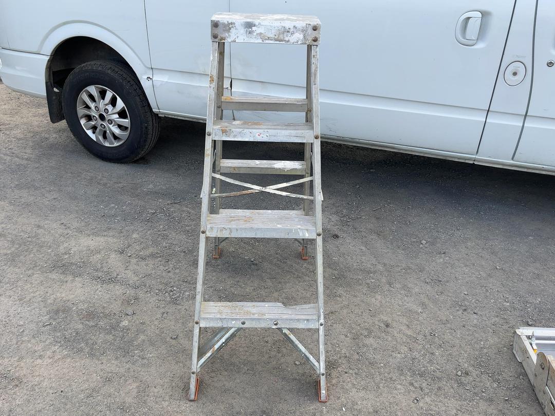 Photo '4' of Step Ladder 2 Photo '4' of Step Ladder 2