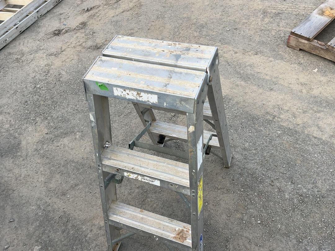Photo '3' of Step Ladder 1 Photo '3' of Step Ladder 1