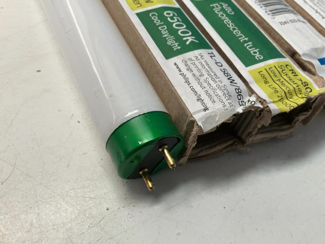 Photo '10' of 40x Philips 58W Alto Fluorescent Tubes & Box of T5 fluorescent connectors Photo '10' of 40x Philips 58W Alto Fluorescent Tubes & Box of T5 fluorescent connectors
