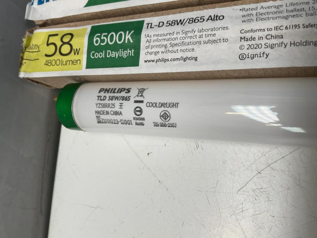Photo '11' of 40x Philips 58W Alto Fluorescent Tubes & Box of T5 fluorescent connectors Photo '11' of 40x Philips 58W Alto Fluorescent Tubes & Box of T5 fluorescent connectors