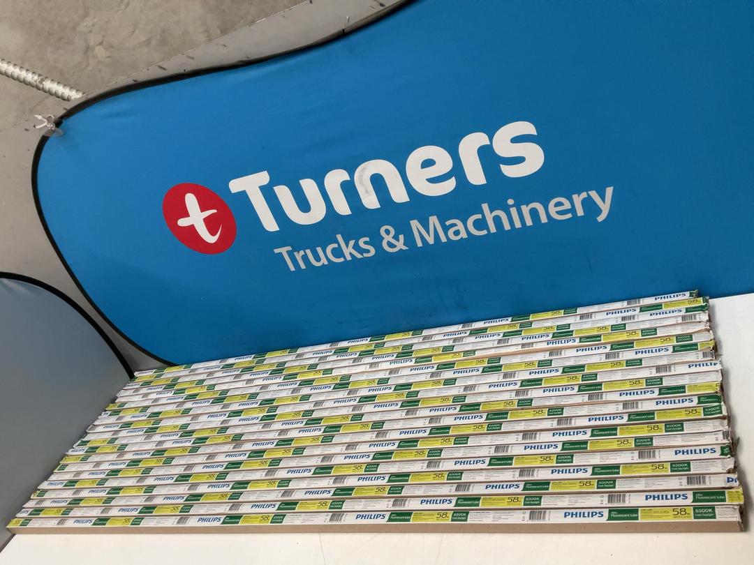Photo '14' of 40x Philips 58W Alto Fluorescent Tubes & Box of T5 fluorescent connectors Photo '14' of 40x Philips 58W Alto Fluorescent Tubes & Box of T5 fluorescent connectors