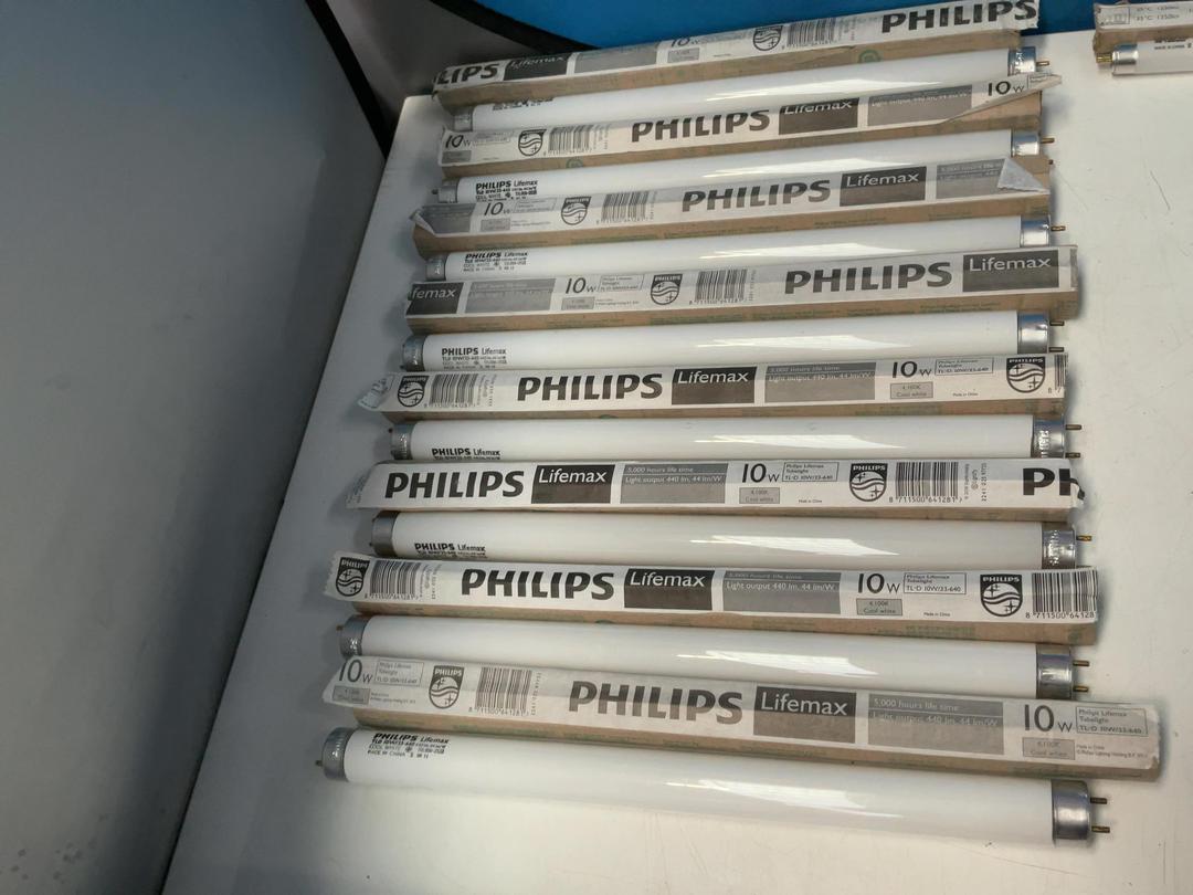 Photo '2' of 29x Various Brands of Light Bulbs Photo '2' of 29x Various Brands of Light Bulbs