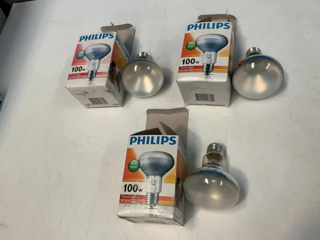 Photo '10' of 29x Various Brands of Light Bulbs Photo '10' of 29x Various Brands of Light Bulbs