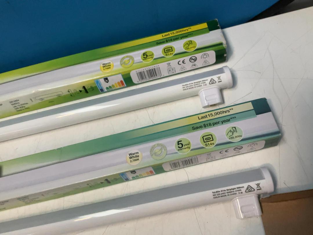 Photo '12' of 29x Various Brands of Light Bulbs Photo '12' of 29x Various Brands of Light Bulbs