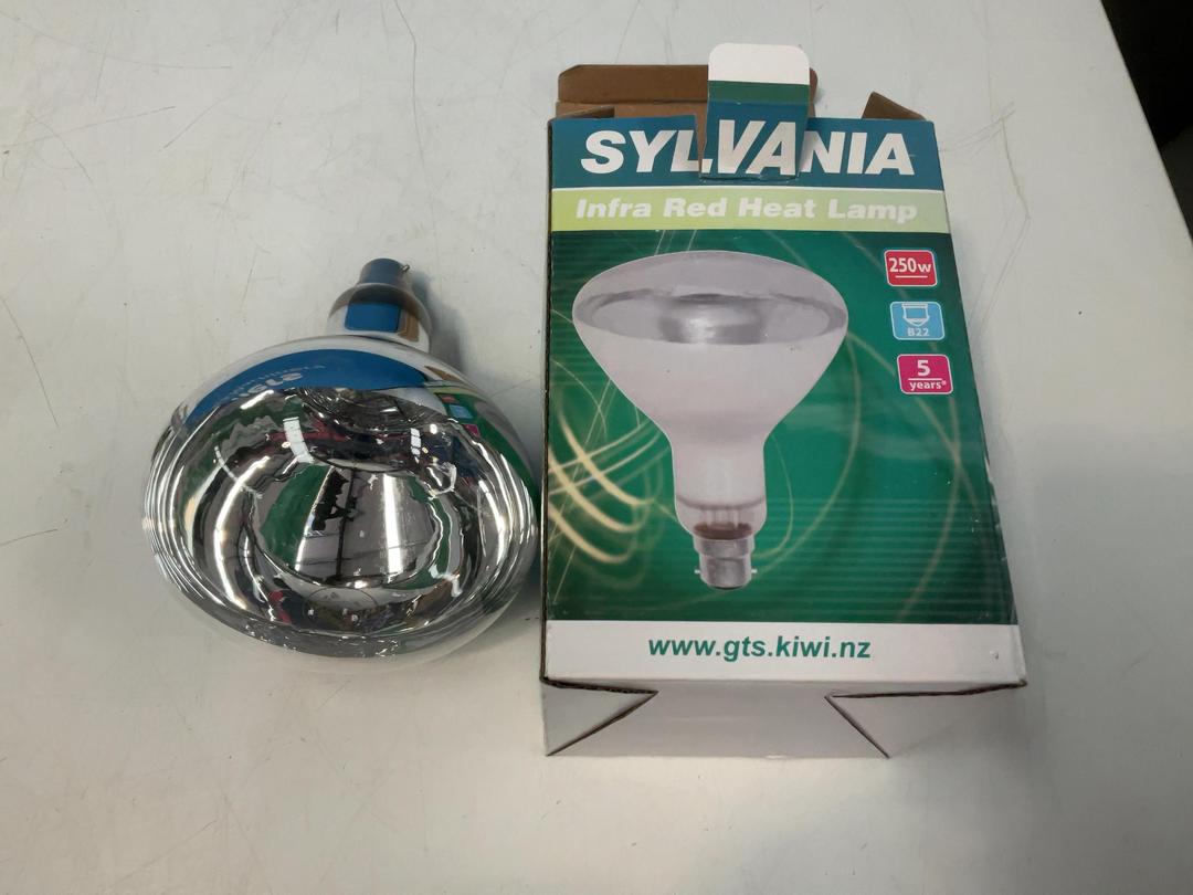 Photo '13' of 29x Various Brands of Light Bulbs Photo '13' of 29x Various Brands of Light Bulbs