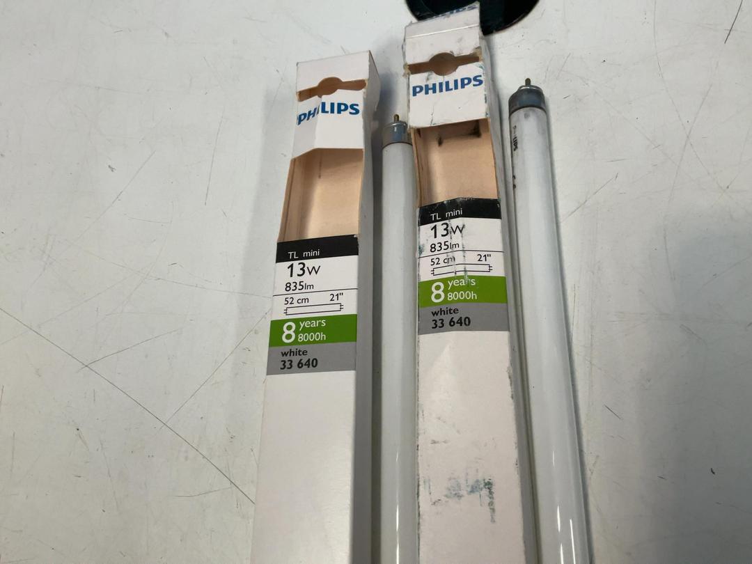 Photo '17' of 29x Various Brands of Light Bulbs Photo '17' of 29x Various Brands of Light Bulbs