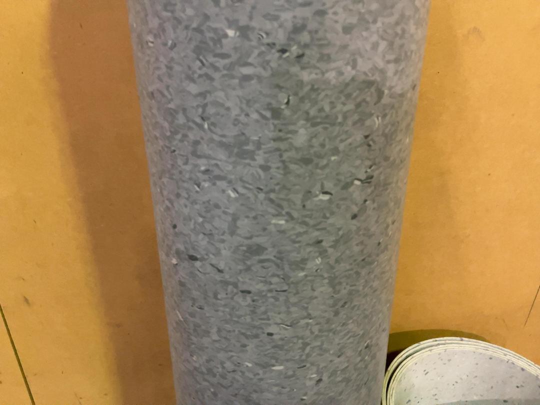 Photo '2' of 2 x Vinyl flooring off cuts