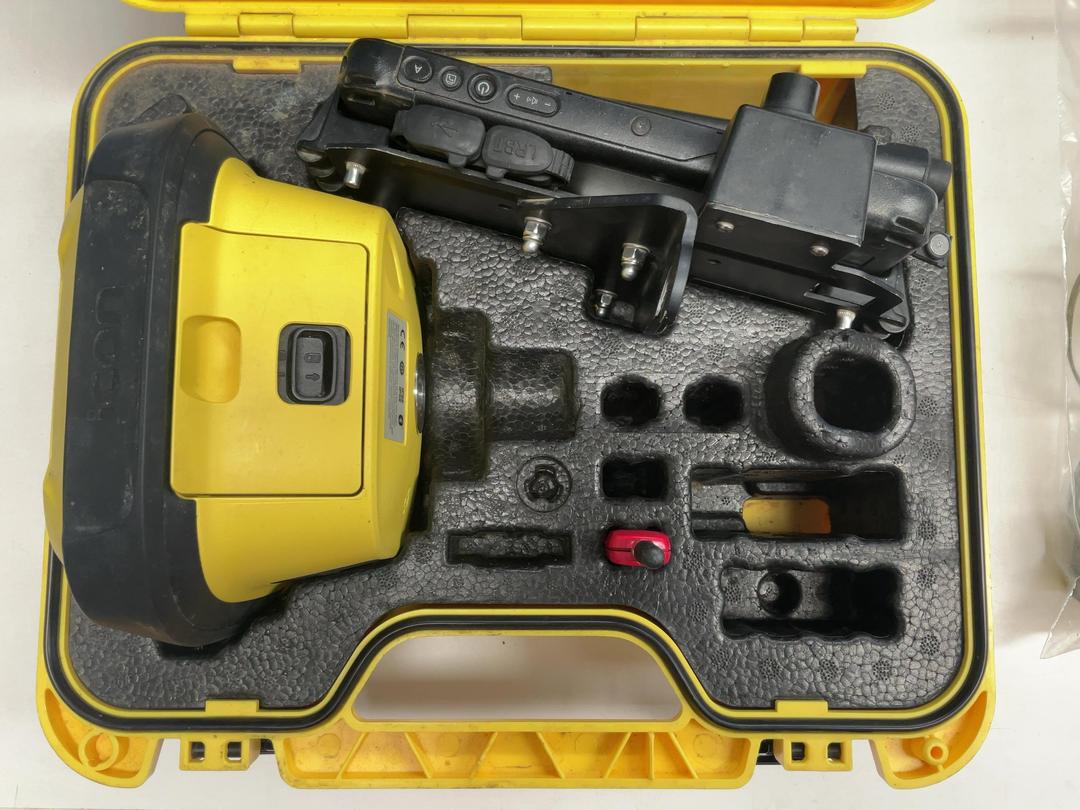 Photo '2' of LEICA - iCG70T Icon Tilt Rover - GNSS and an Inertial Measurement Unit Photo '2' of LEICA - iCG70T Icon Tilt Rover - GNSS and an Inertial Measurement Unit