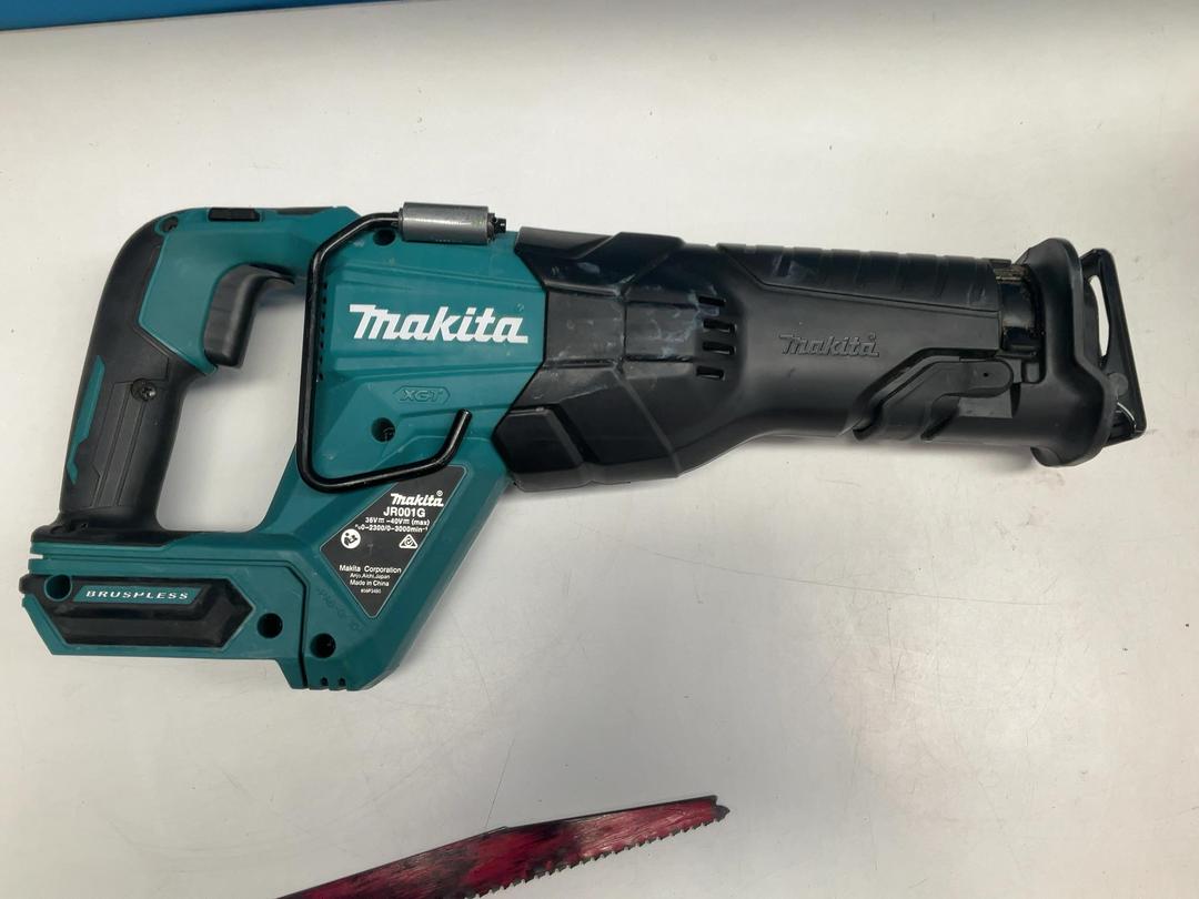Photo '4' of Makita - 40V Max XGT Cordless Reciprocating Saw (Skin Only) Photo '4' of Makita - 40V Max XGT Cordless Reciprocating Saw (Skin Only)