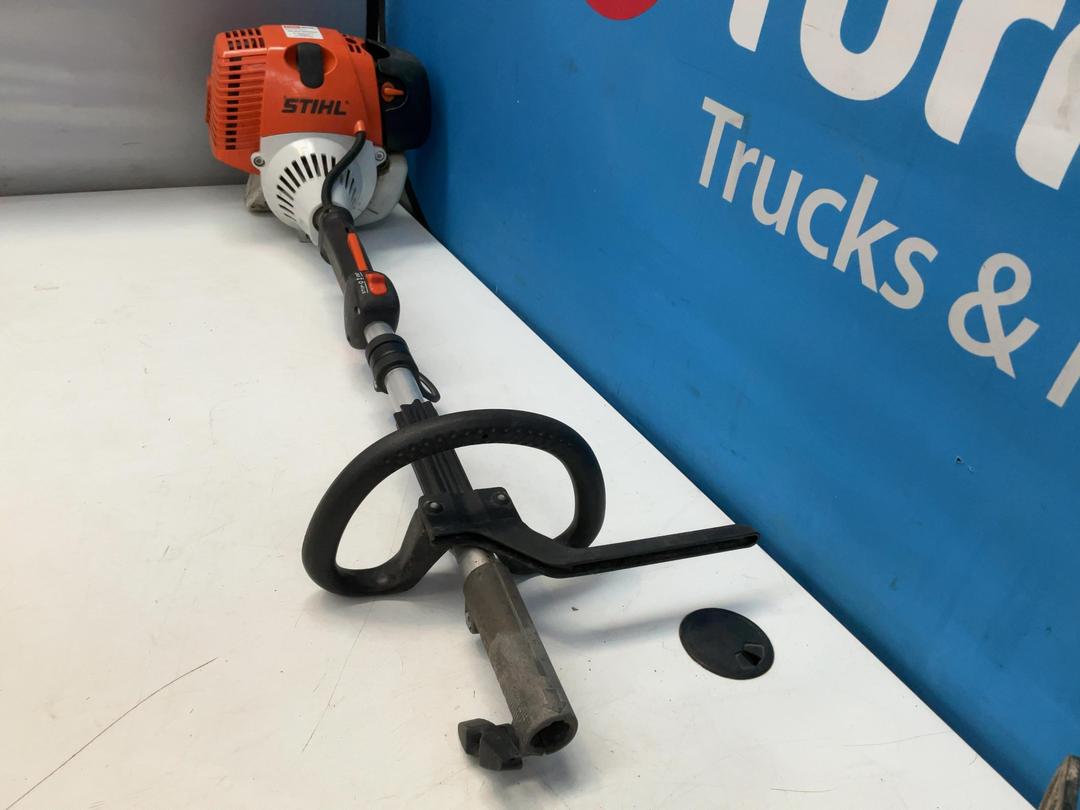 Photo '3' of Stihl KM 130 R-Z CombiEngine with Sweeper Attachment Photo '3' of Stihl KM 130 R-Z CombiEngine with Sweeper Attachment