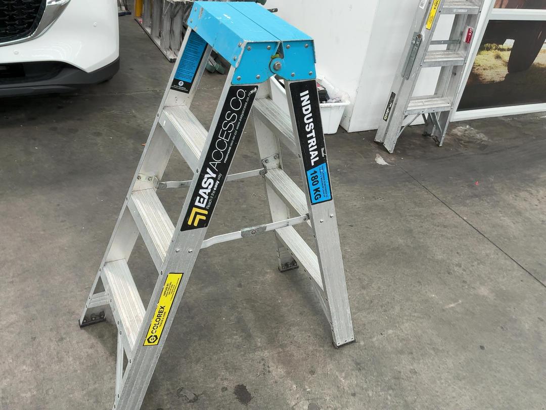 Photo '3' of Ladder Photo '3' of Ladder