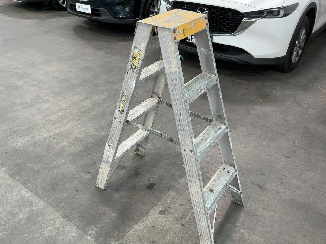 Photo '4' of Ladder