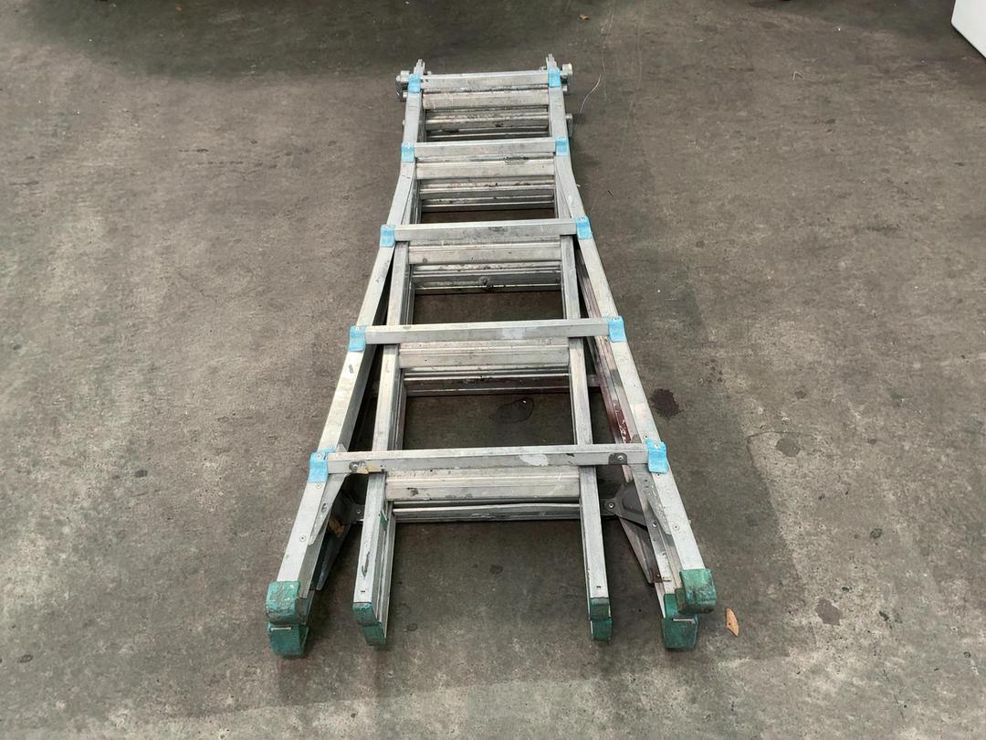 Photo '6' of Telescopic Articulated Platform Ladder Photo '6' of Telescopic Articulated Platform Ladder