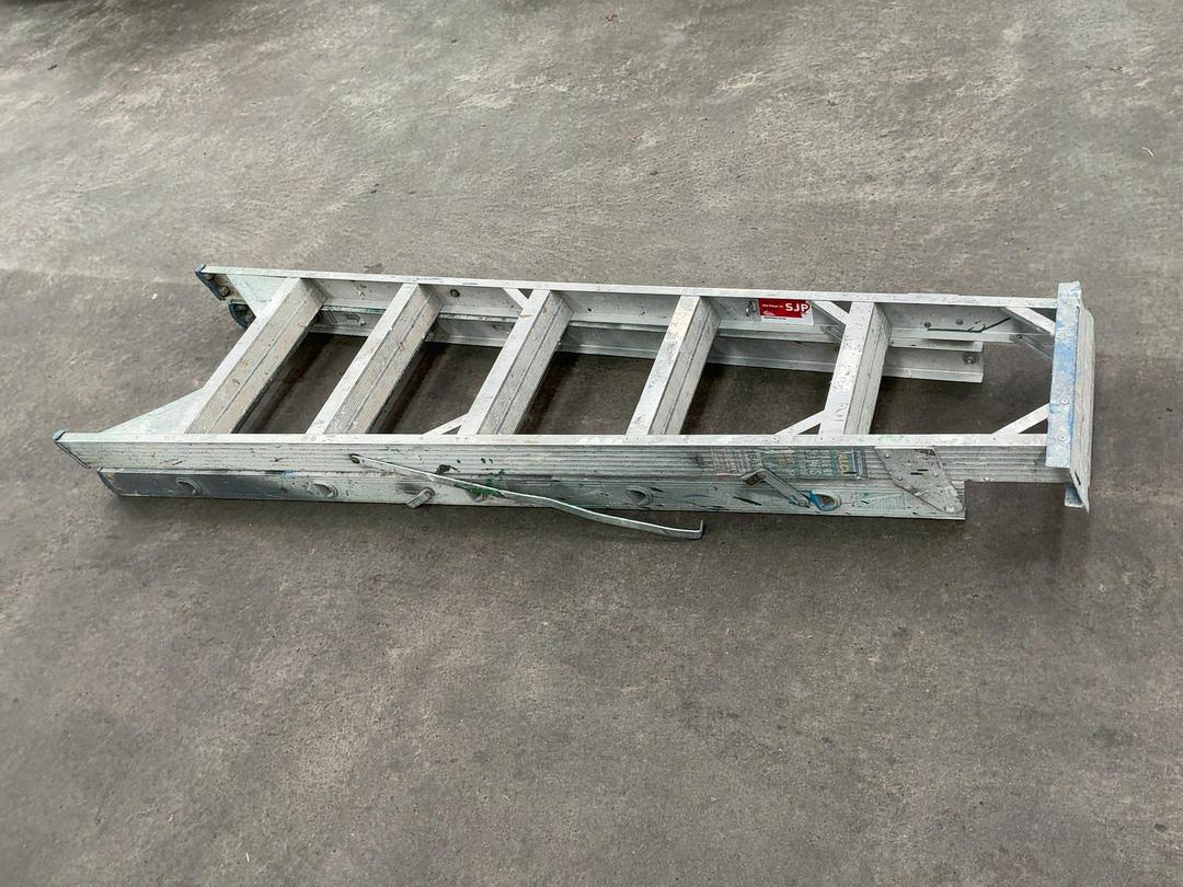Photo '9' of Ladder