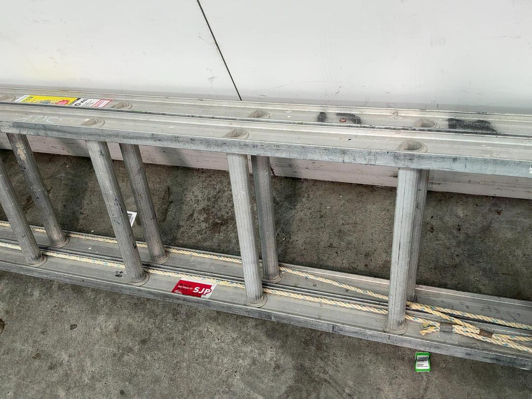 Photo '3' of Extension Ladder Photo '3' of Extension Ladder