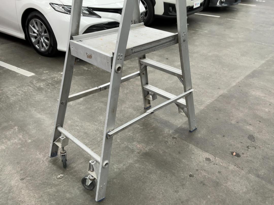 Photo '2' of Industrial Aluminium Platform Ladder Photo '2' of Industrial Aluminium Platform Ladder