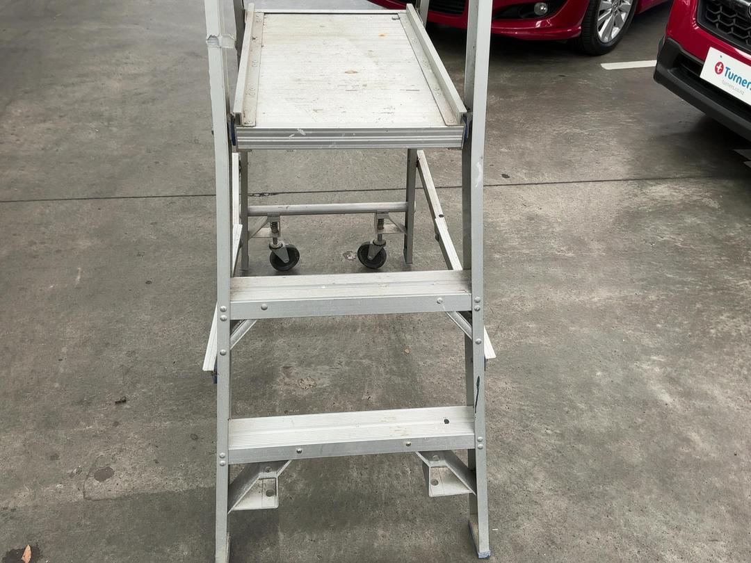 Photo '4' of Industrial Aluminium Platform Ladder Photo '4' of Industrial Aluminium Platform Ladder