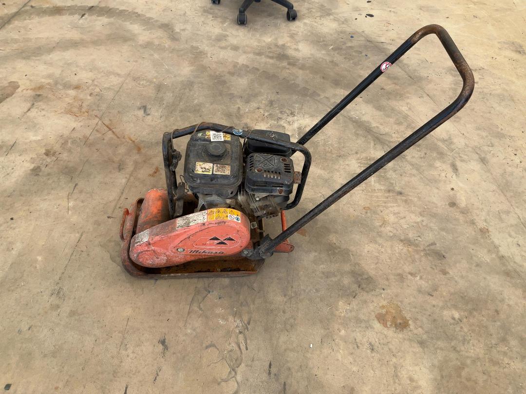 Photo '3' of Mikasa Plate Compactor