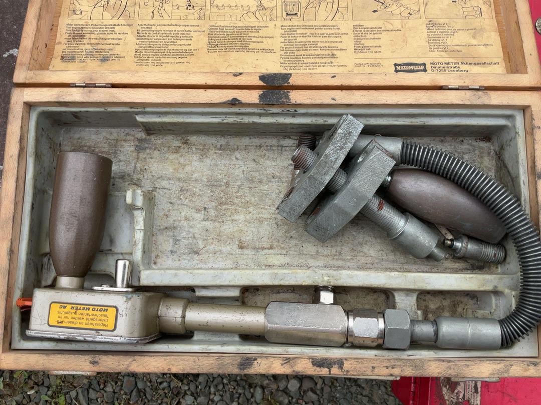 Photo '2' of Cylinder Compression Tester Photo '2' of Cylinder Compression Tester